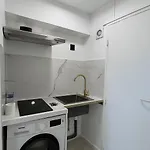 Paris 16, Lux Studio - Steps From Metro 9!